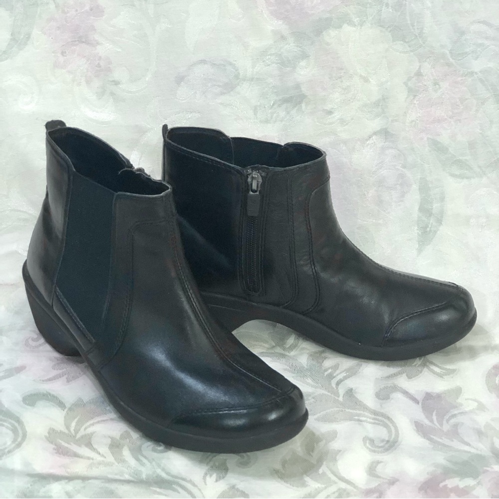 Easy Spirit Brenley Black Leather w/Stretch Panels Zip Booties Explore 24 Sz 9M - Picture 3 of 12
